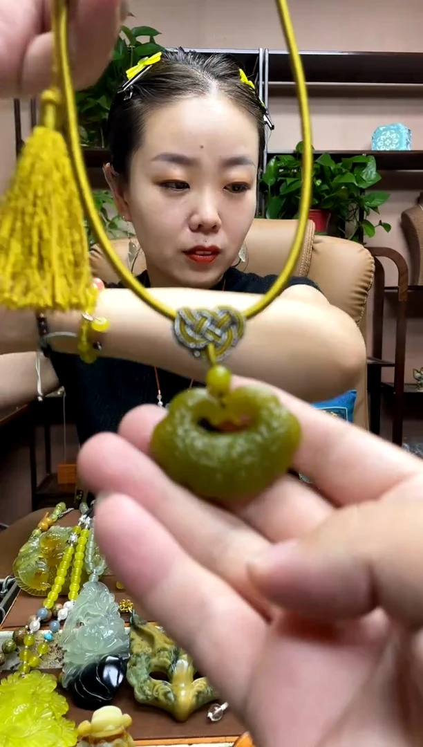 未镶嵌岫玉吊坠多样性发货发其中之一