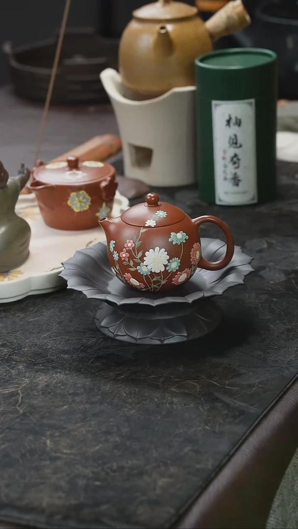 九隐茶器花绘西施