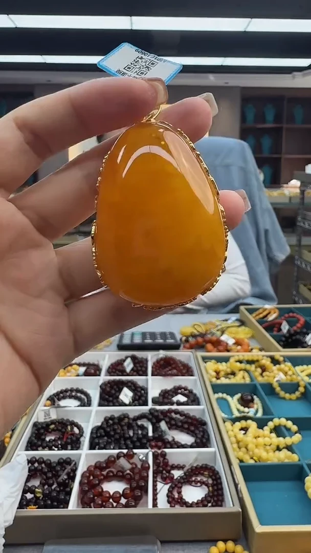 琥珀颈饰未镶嵌178秒拍号 假一罚三