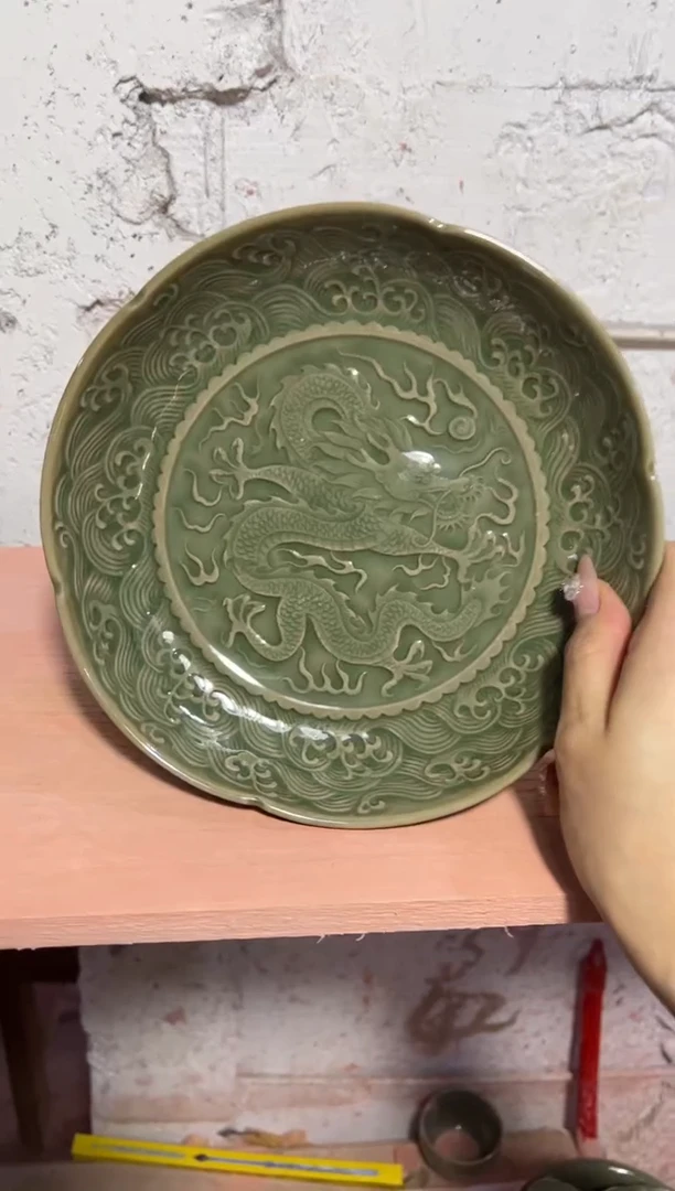 微瑕耀州窑穿云龙盘