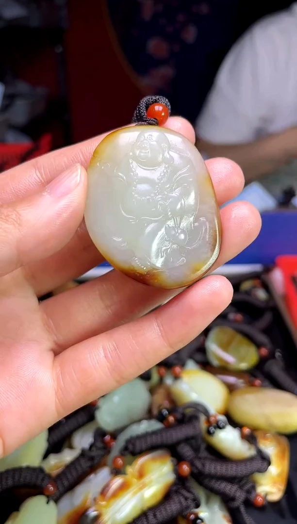 和田玉未镶嵌颈饰1