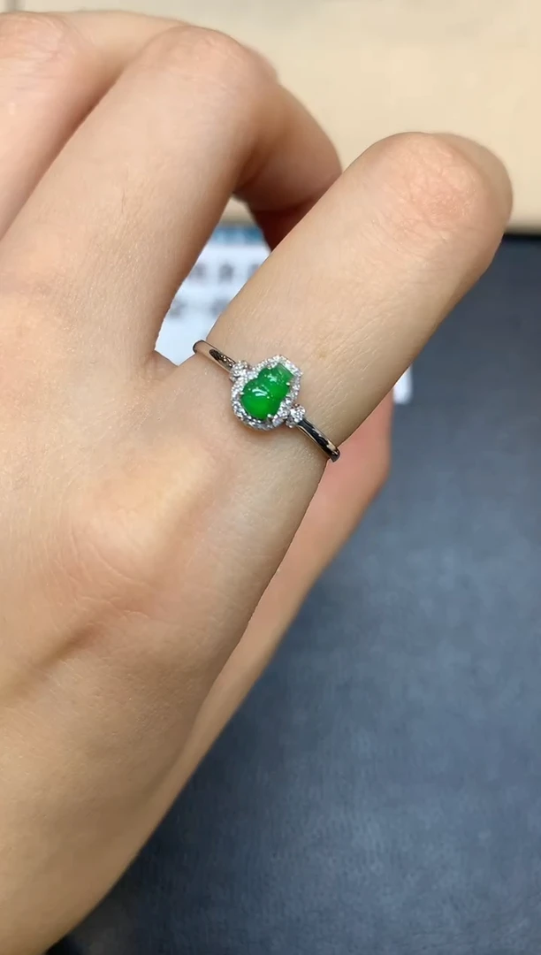 18K金镶嵌戒指翡翠葫芦【无服务费