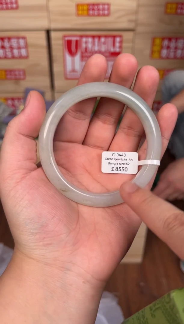 未镶嵌手镯石英质玉C0443