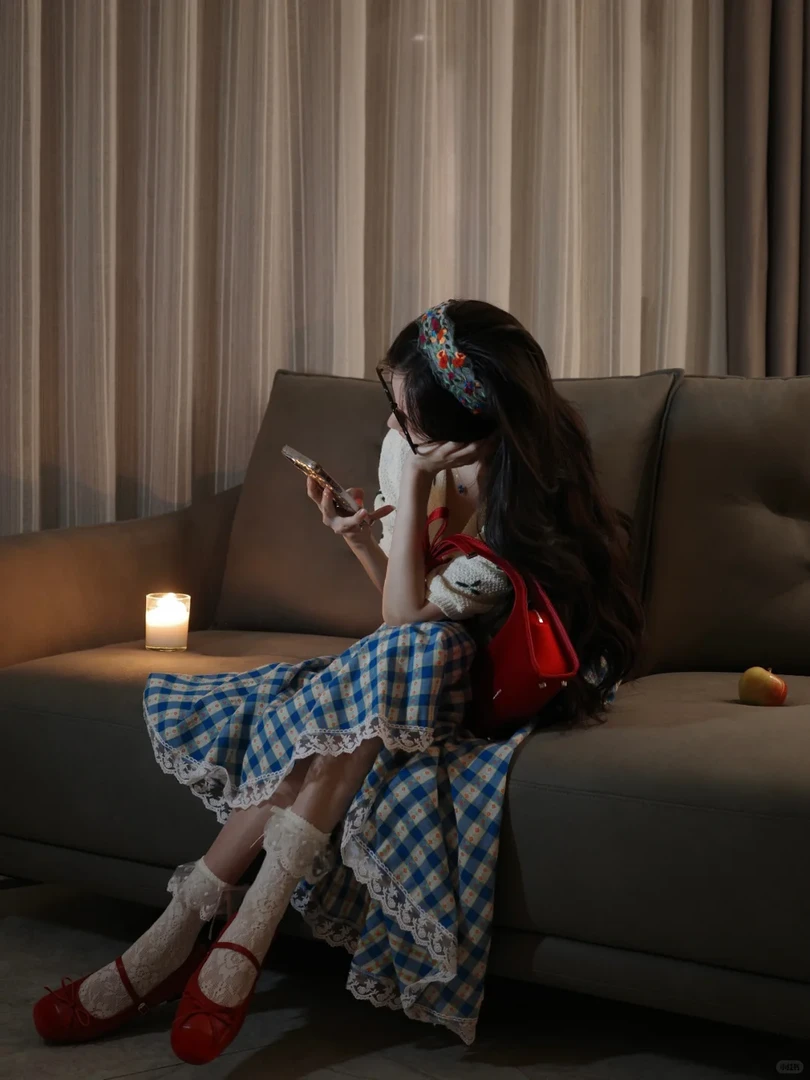 2025夏季新款松弛感穿搭V领短袖针织上衣花边蓝格半身裙两件套女