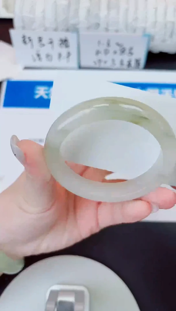 未镶嵌手镯石英质玉192/56.3