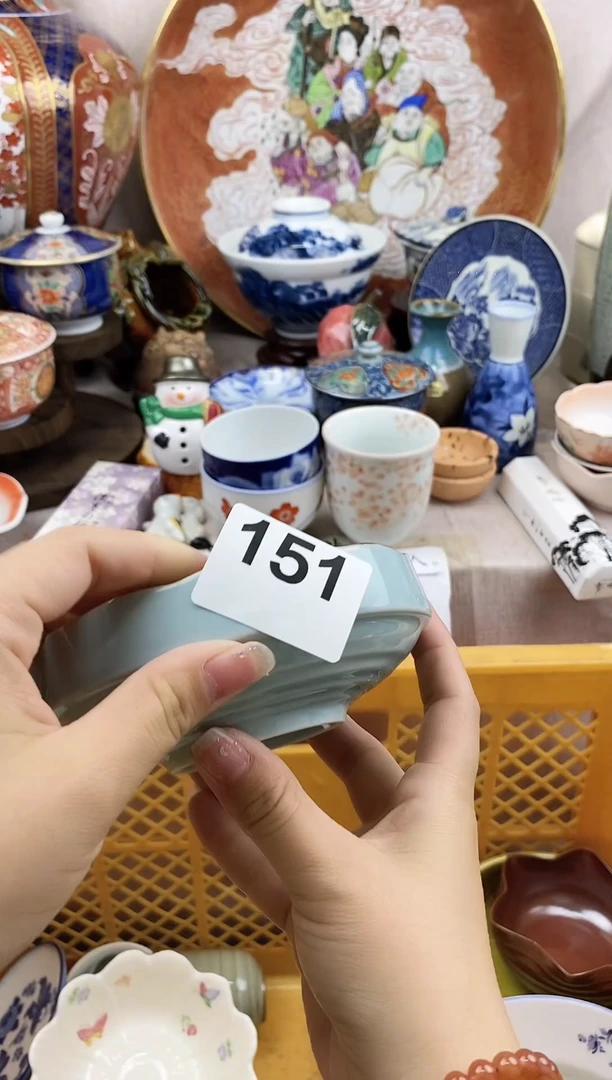 瓷片何****铺好看的小瓷器，默认微瑕