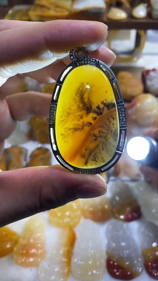 银S925镶嵌石英质玉（黄龙玉）吊坠(不含链)黄龙玉水草花牌