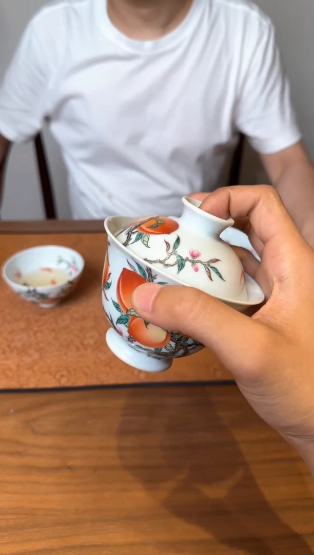 一儒堂 古彩九桃盖碗