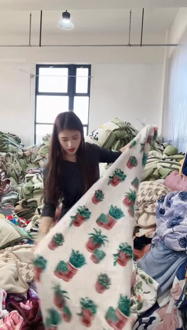 牛奶绒主播手上展示  1.8*2.0米