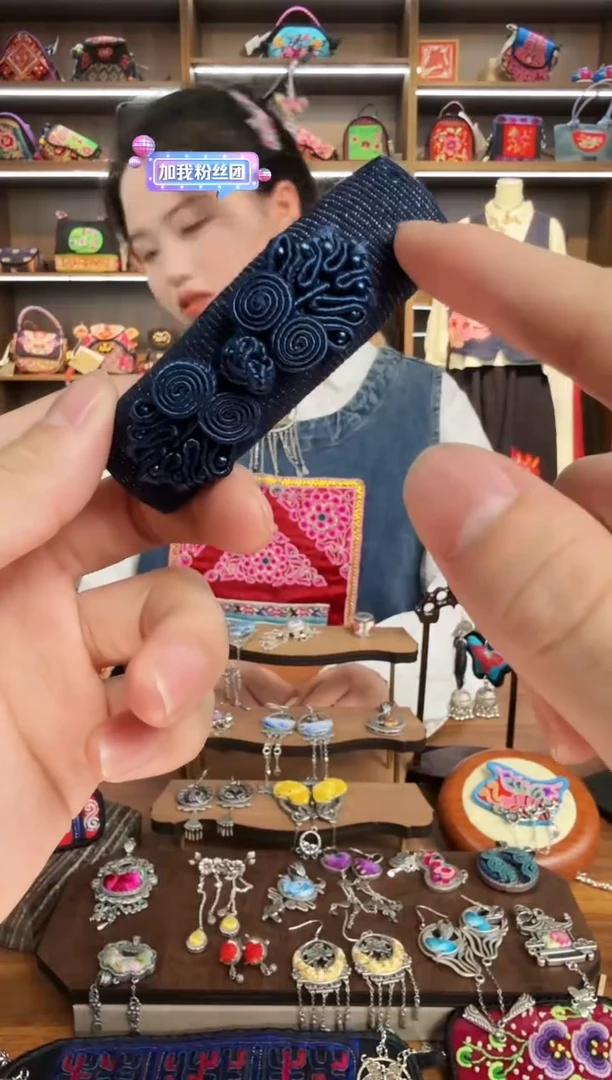 【闪购商品】织绣73蒙阿苏苗绣传承