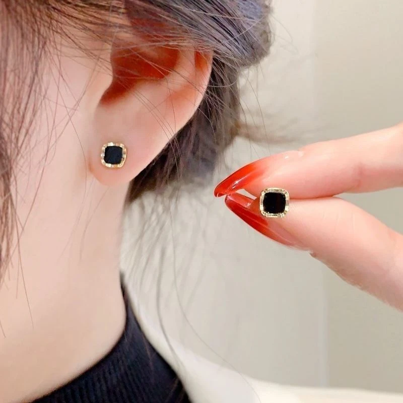 合金耳饰 气质黑色方形耳钉女耳环小巧小众百搭高级感ins爆款耳饰
