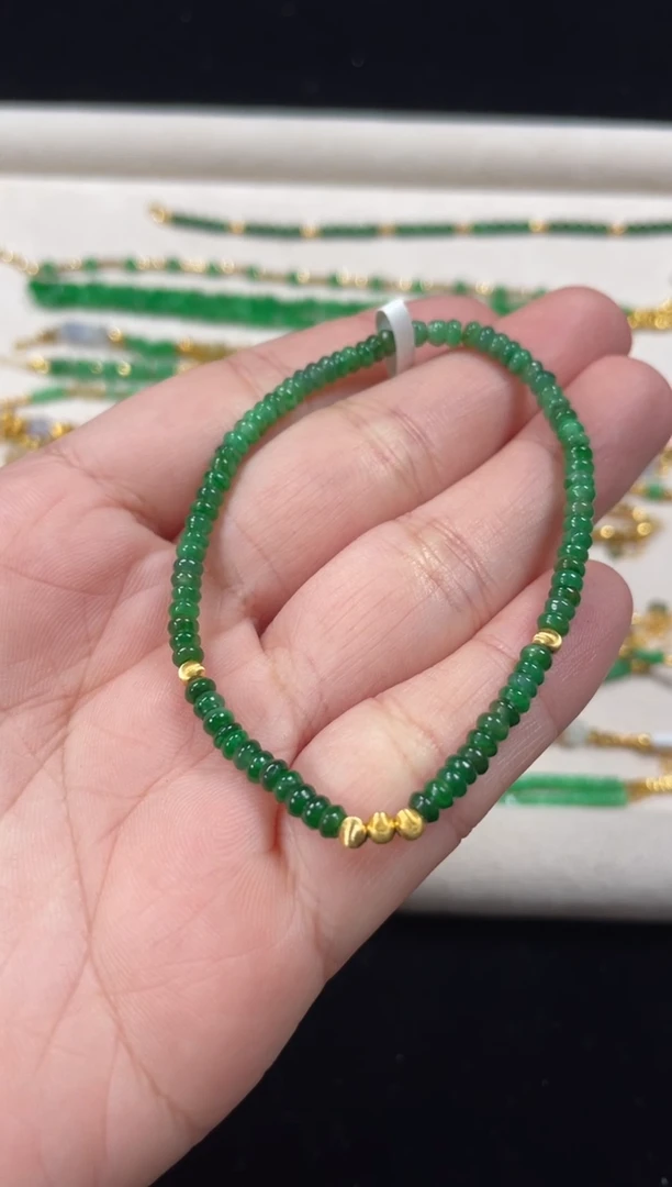 18K金镶嵌手串翡翠一条   P184