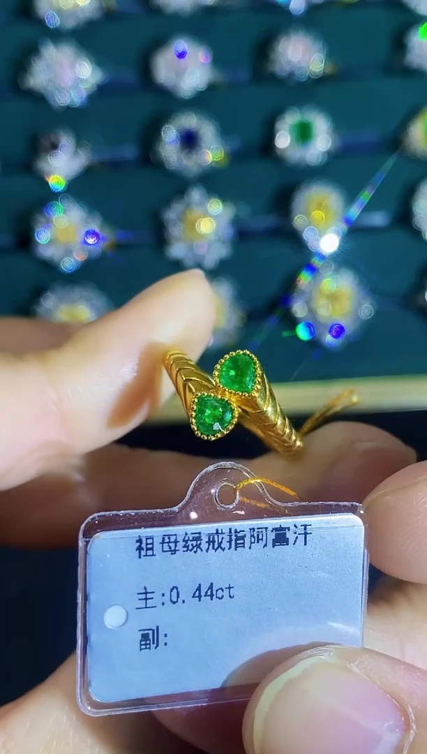18K金镶嵌戒指祖母绿戒指
