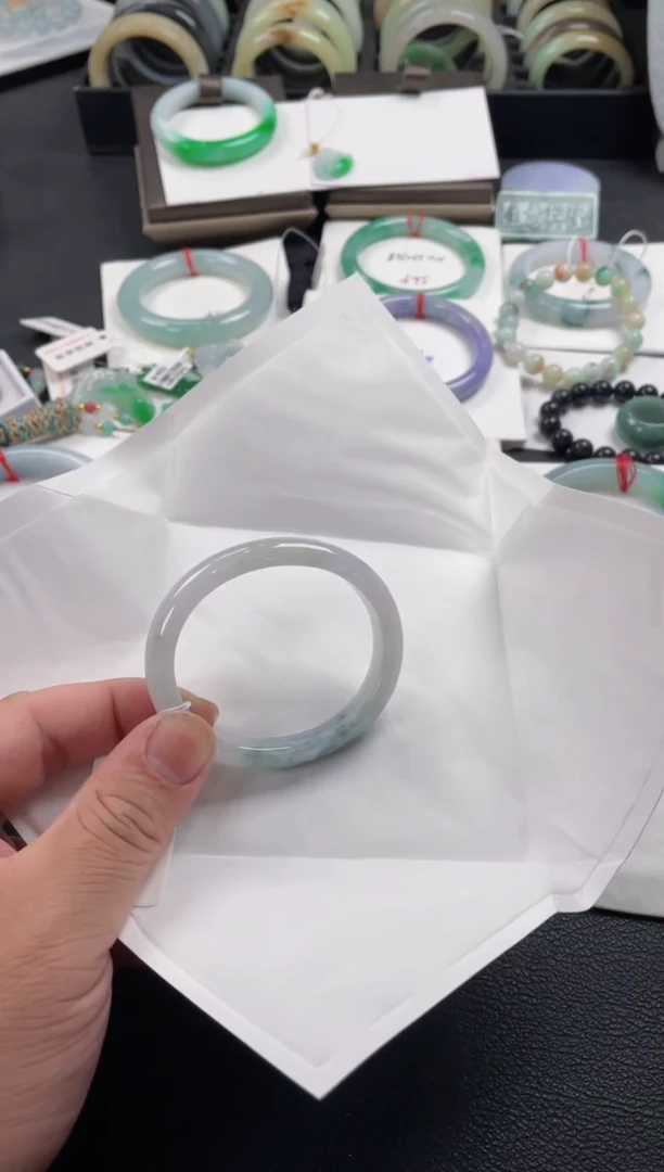 【闪购商品】翡翠手镯未镶嵌有纹裂