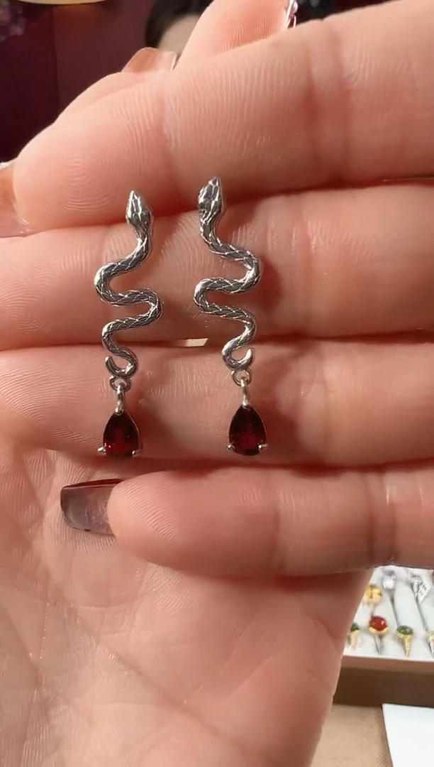 【闪购商品】石榴石耳饰银S925镶嵌KT24120201