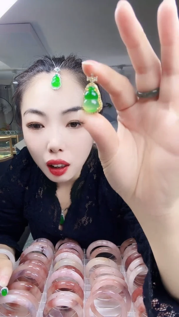 未镶嵌颈饰玛瑙/玉髓小葫芦淡绿色