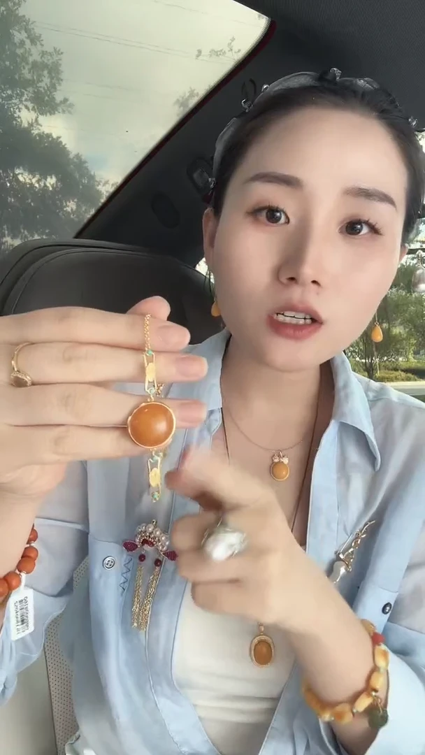 无足银高品质鸡油黄手链