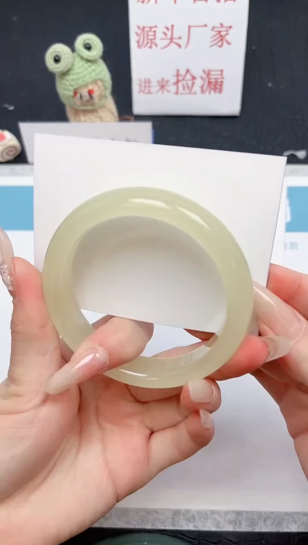 【闪购商品】石英质玉手镯未镶嵌238-60.1