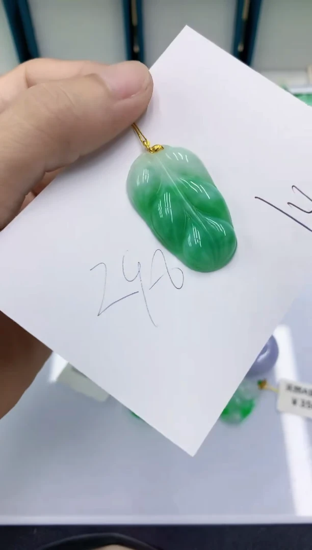 颈饰18K金镶嵌翡翠翡翠