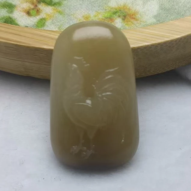 和田玉鸡首挂件A065
