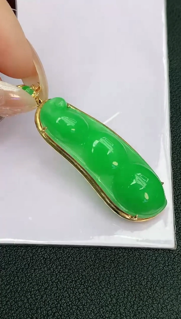 颈饰18K金镶嵌翡翠赠礼盒证书 麦麦