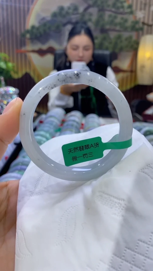 【闪购商品】翡翠手镯未镶嵌多人08644