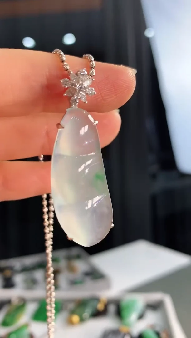 【闪购商品】翡翠吊坠(不含链)18K金镶嵌吊坠