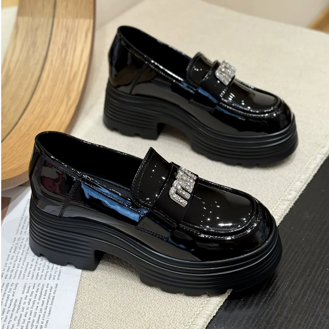 2025冬季喵系星星英伦风厚底小皮鞋女松糕水钻洋气乐福鞋漆皮单鞋