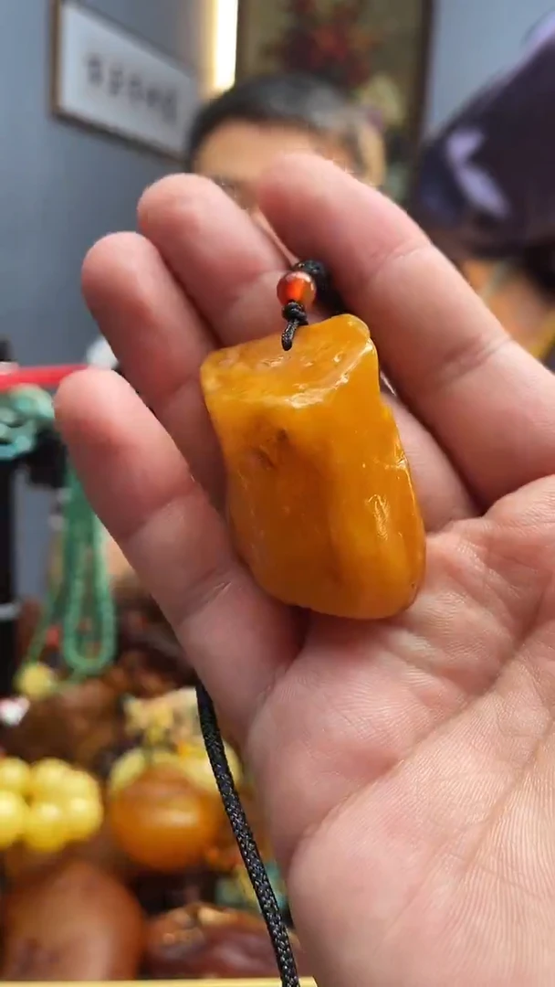 未镶嵌颈饰琥珀吊坠