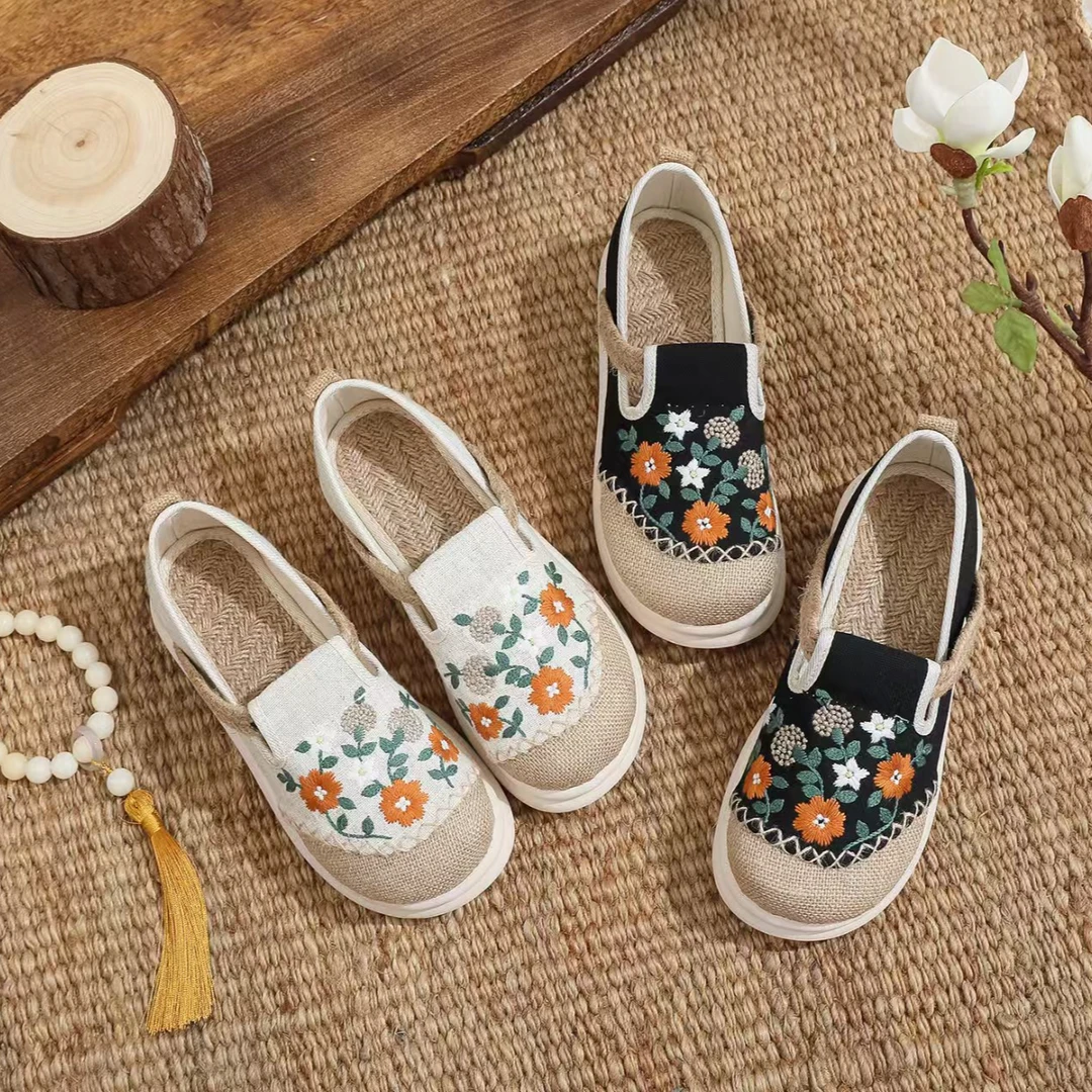 2025新款女生绣花布鞋运动浅口单鞋民族风中跟3032