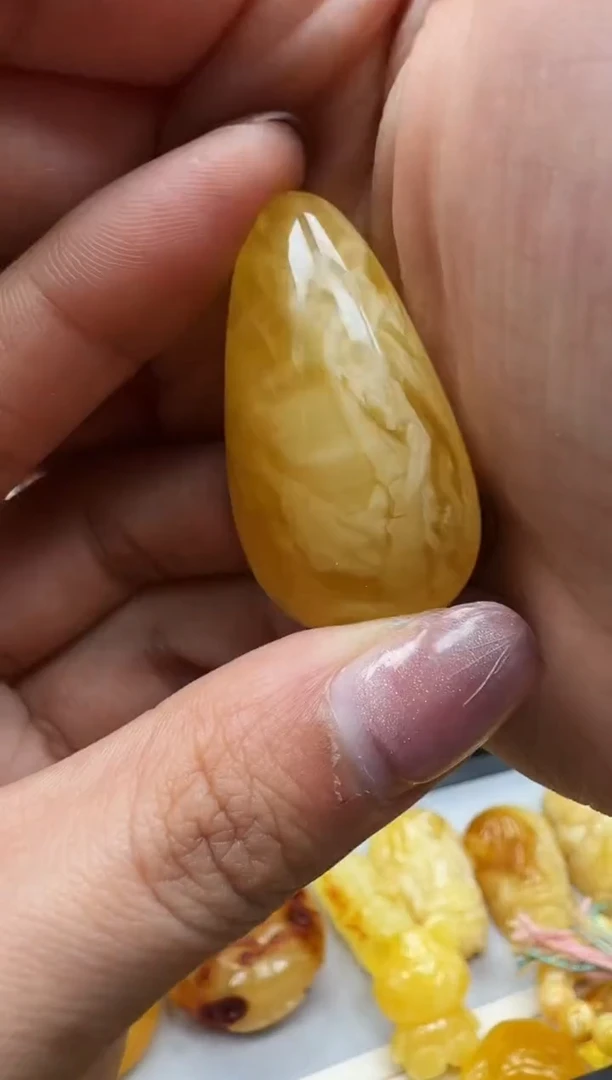 【闪购商品】琥珀裸石未镶嵌挂坠