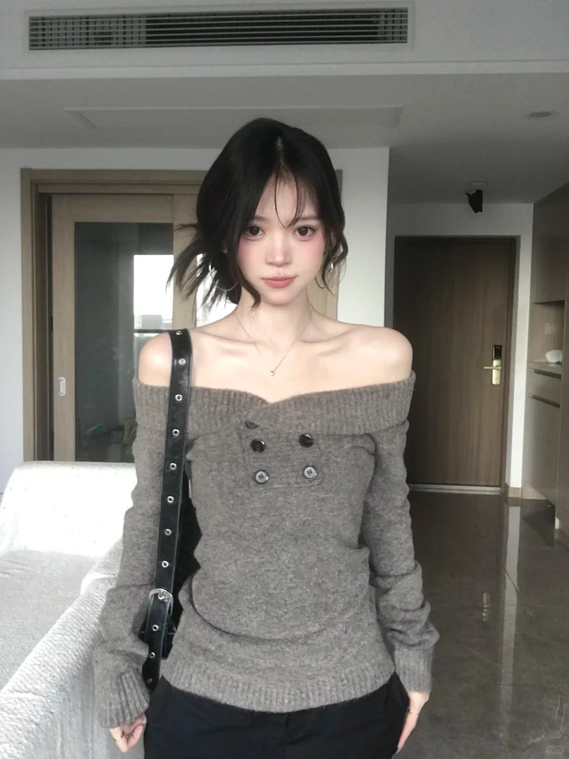 韩系巨好看一字肩灰色毛衣女秋冬2025新款辣妹露肩针织衫气质上衣