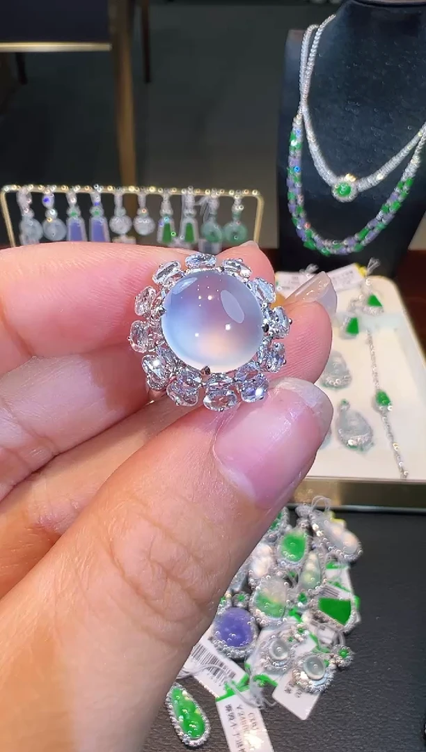 翡翠戒指18K金镶嵌翡翠