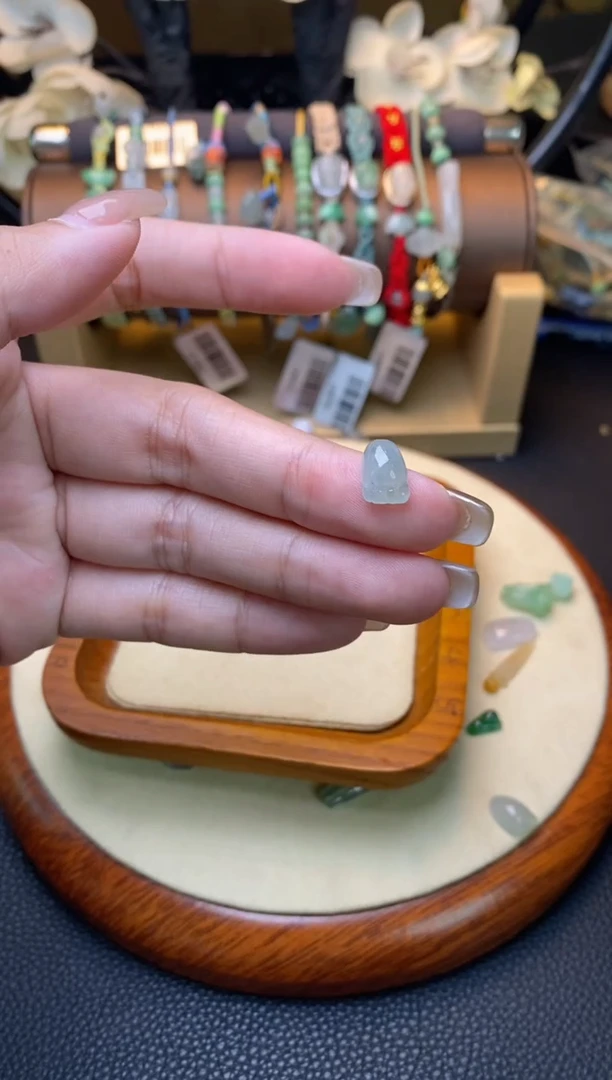 颈饰未镶嵌翡翠薰*草净货15600