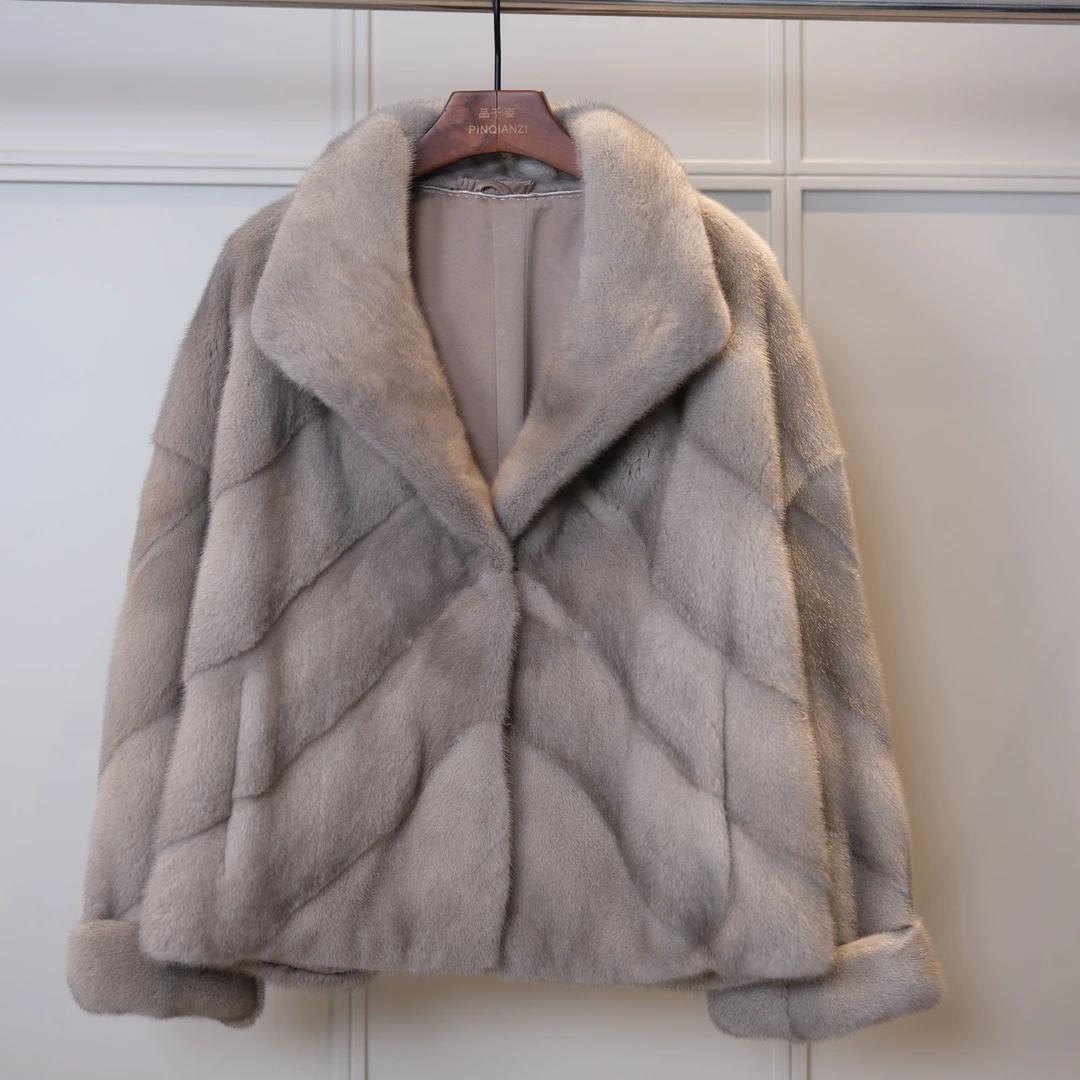 品千姿 银兰本色立翻领短款水貂斜排工艺蝙蝠袖807