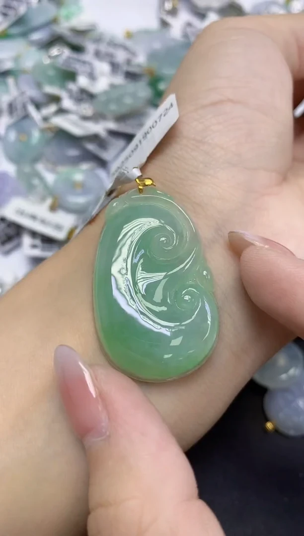 颈饰18K金镶嵌翡翠天然缅甸翡翠A货多样性发一件