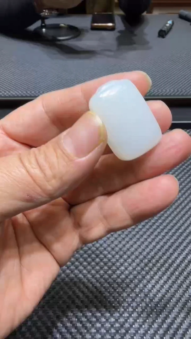 颈饰未镶嵌和田玉挂件