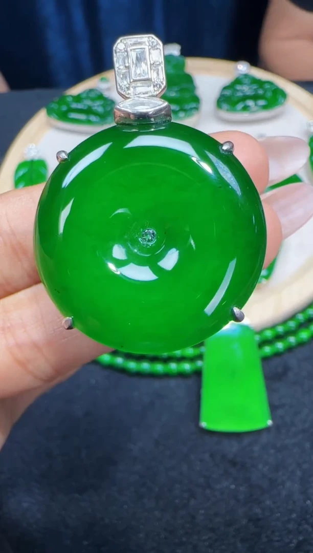 未镶嵌定制翡翠翡翠吊坠289