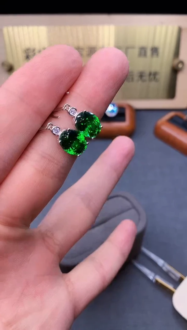 银S925镶嵌耳饰石榴石（沙弗莱）2222