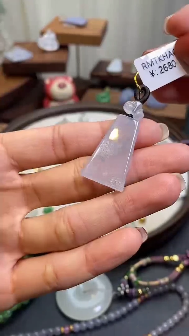 【闪购商品】翡翠颈饰未镶嵌无事牌