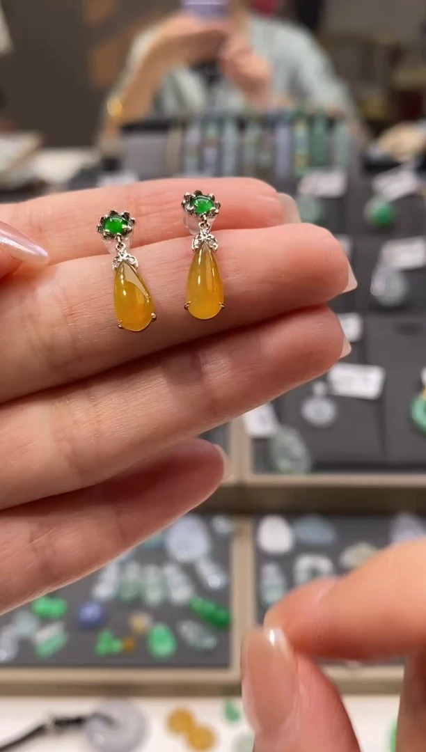 18K金镶嵌翡翠耳饰耳饰