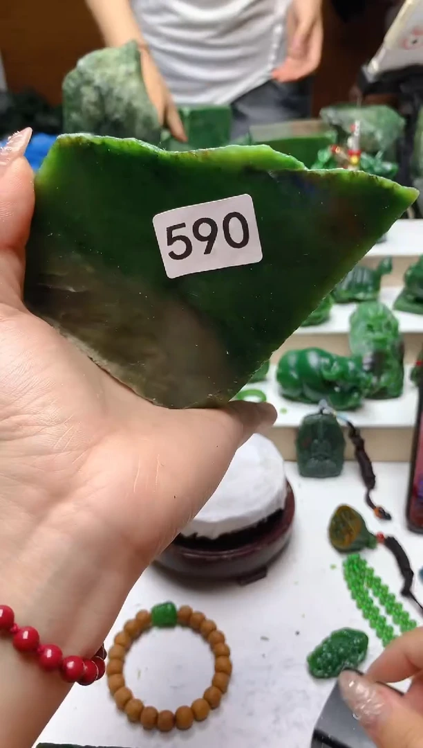 未镶嵌和田玉（碧玉）珠宝半成品1