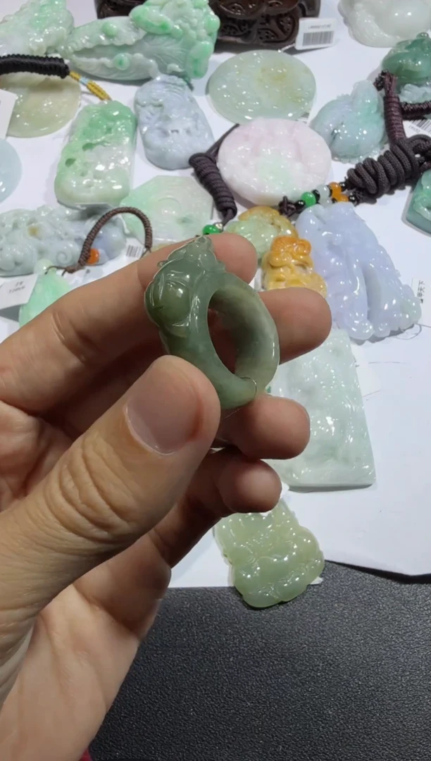 【闪购商品】翡翠颈饰未镶嵌00009503