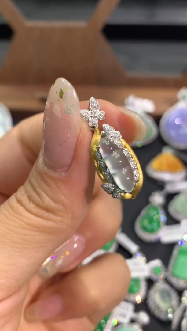 翡翠18K金镶嵌吊坠(不含链)吊坠