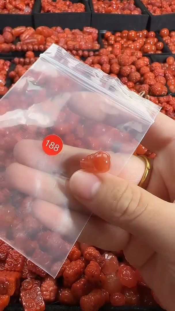 颈饰未镶嵌南红玛瑙1