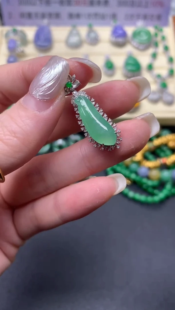 【闪购商品】翡翠吊坠(不含链)18K金镶嵌吊坠|3500+350