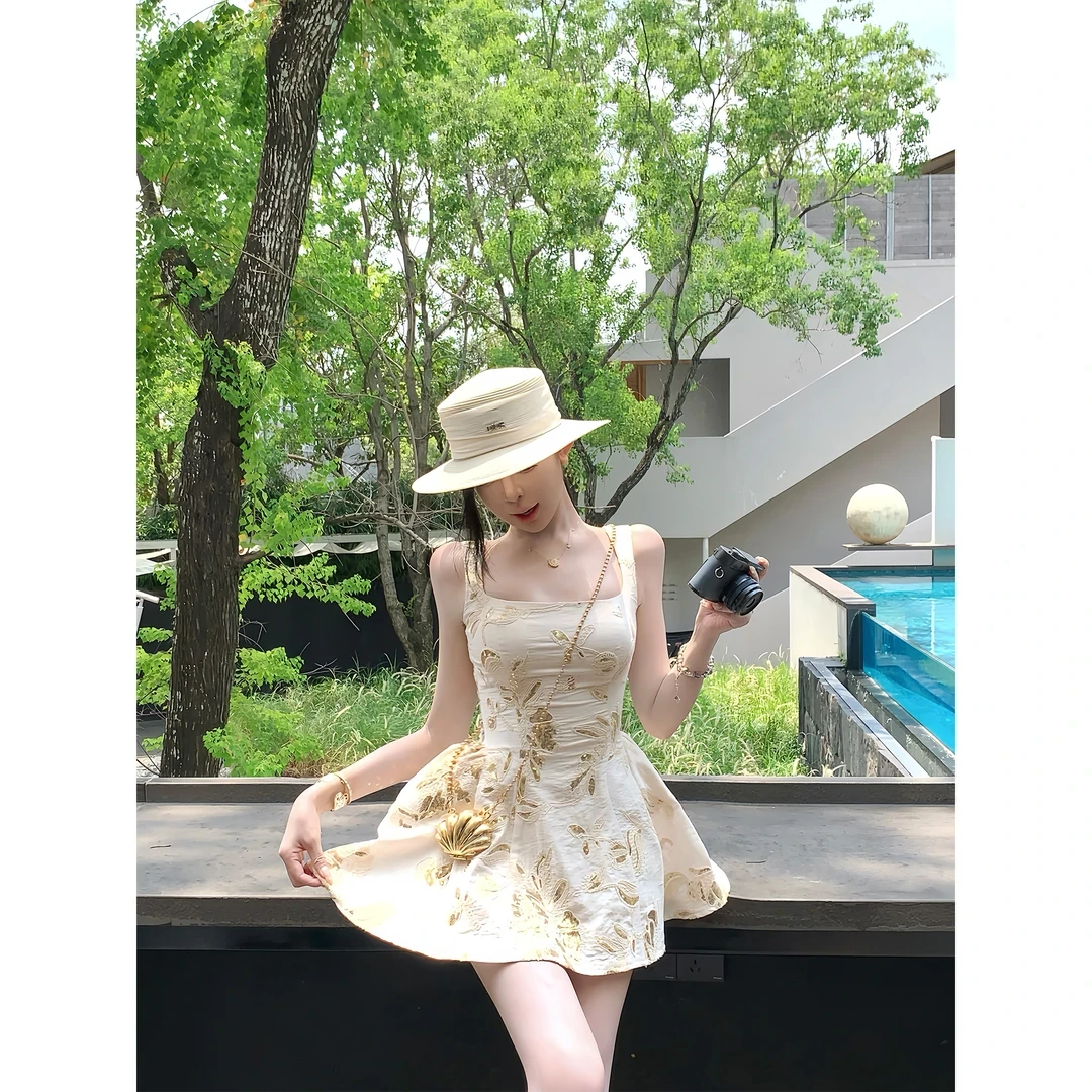 浮雕美学】夏季气质显瘦法式印花小众设计感千金风连衣裙吊带短裙