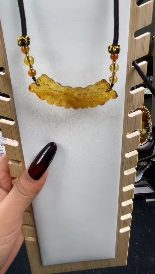 琥珀颈饰未镶嵌缅甸琥珀祥云雕刻件