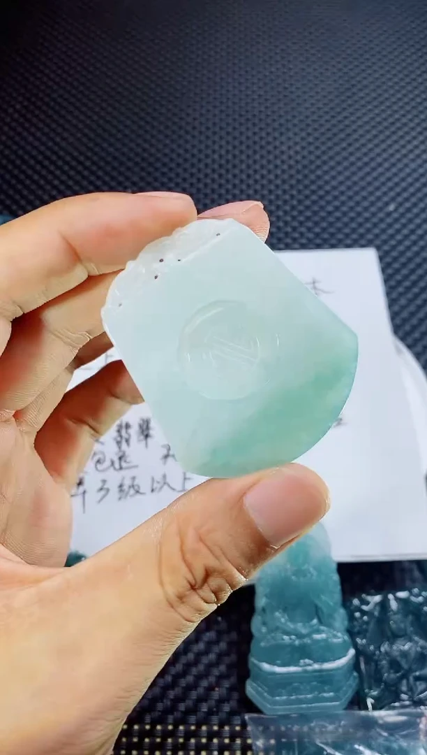 翡翠未镶嵌颈饰