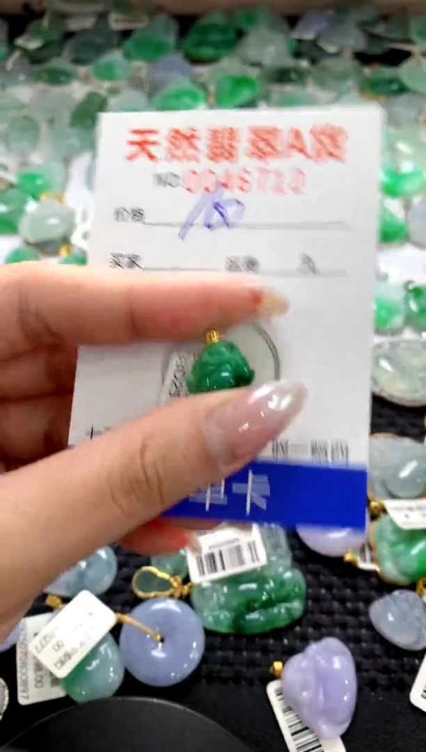 颈饰18K金镶嵌翡翠1